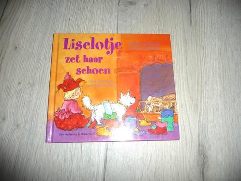 Liselotje zet haar schoen, Livres, Livres pour enfants | 0 an et plus, Comme neuf, Livre à déplier, à toucher ou à découvrir, Enlèvement ou Envoi