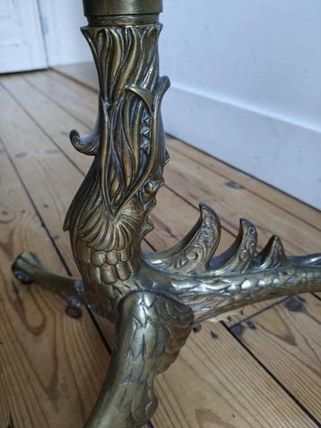 Tafeltje koperen voet met glazen blad beschikbaar voor biedingen