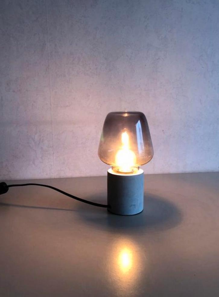 Tafellamp met smokey glas, Huis en Inrichting, Lampen | Tafellampen, Zo goed als nieuw, Glas, Ophalen