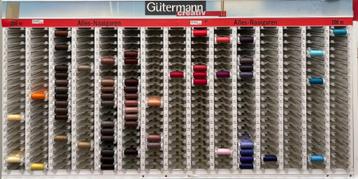 Gütermann kast + 120 stuks allesnaaigaren 200 meter beschikbaar voor biedingen