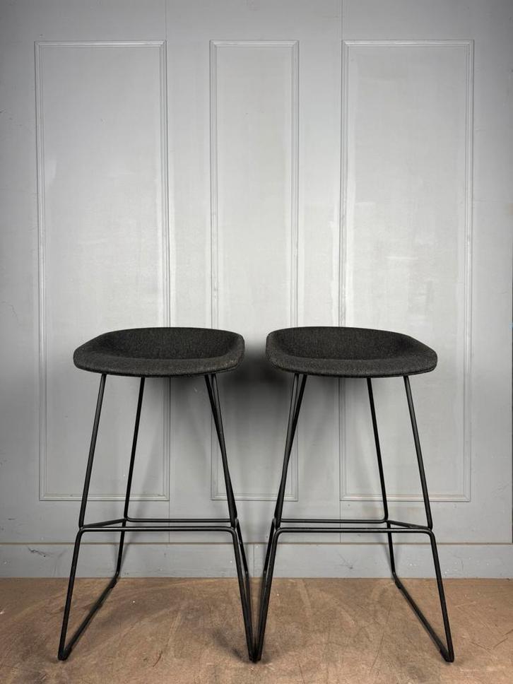 4 gestoffeerde HAY About A Stool AAS39 design barkrukken, Huis en Inrichting, Barkrukken, Zo goed als nieuw, 60 tot 90 cm, Metaal