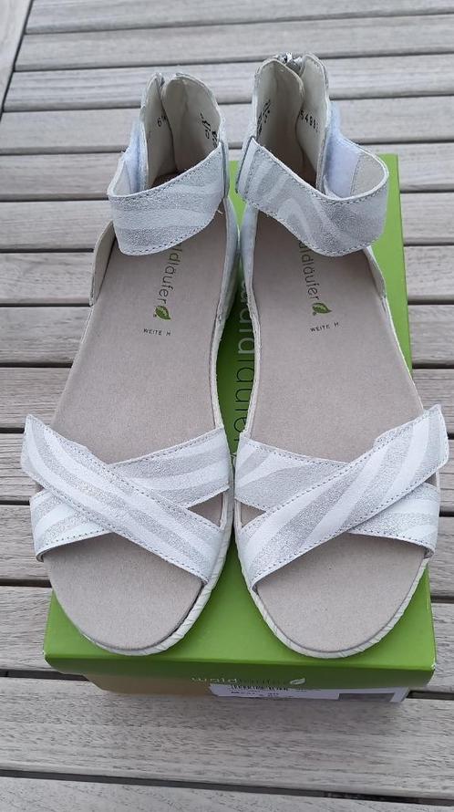 Waldlaufer sandaal wit/zilvergrijs maat 40, Kleding | Dames, Schoenen, Zo goed als nieuw, Sandalen of Muiltjes, Wit, Ophalen
