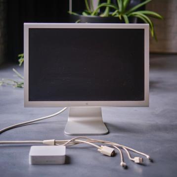 Apple Cinema display 20 inch + Cinema 65w power adapter  beschikbaar voor biedingen
