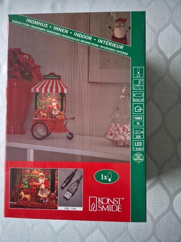 NIEUW Kerstman Werkplaats KONSTSMIDE met ledverlichting, Diversen, Kerst, Nieuw, Ophalen of Verzenden