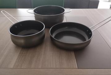 Batterie de cuisine, 3 pièces en acier  beschikbaar voor biedingen
