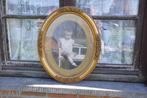 cadre oval  en bois avec vieille photo de bambim, Enlèvement ou Envoi