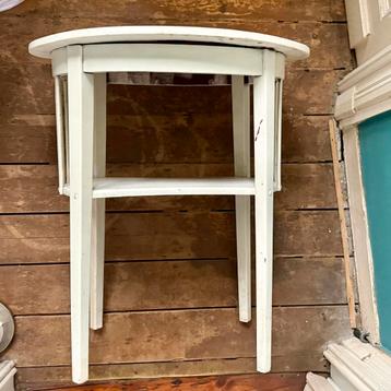 Petite table d’appoint vintage relookée – bois peint beschikbaar voor biedingen
