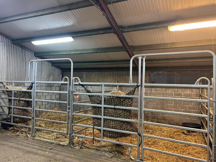 Paardenstallen / Panels, Animaux & Accessoires, Box & Pâturages