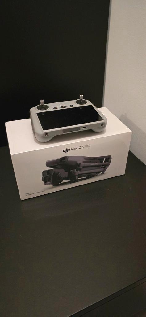 DJI Mavic 3 Pro GESEALED  + 2dehands smart controller, Audio, Tv en Foto, Drones, Nieuw, Drone met camera, Ophalen of Verzenden