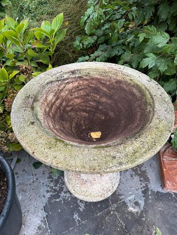 Tuinvaas beschikbaar voor biedingen