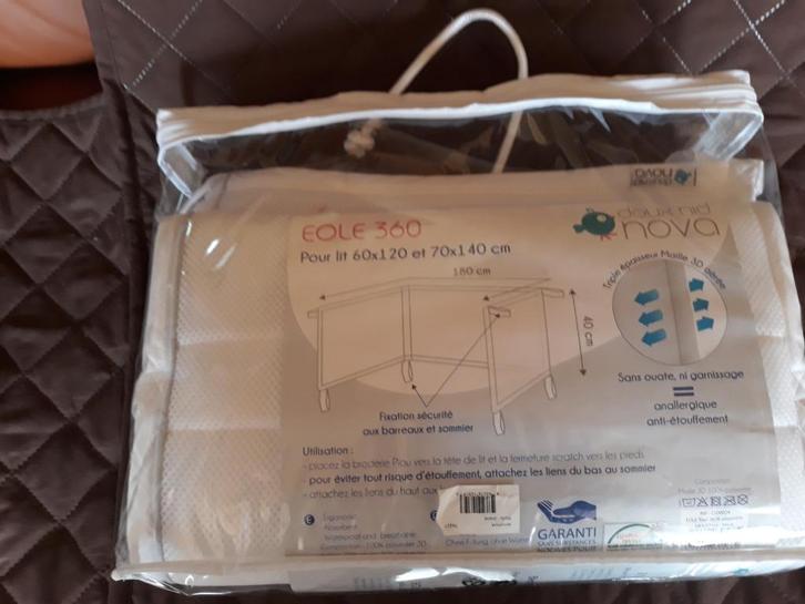 NIEUWE BEDOMRANDING - BEDBUMPER NID DOUX, Kinderen en Baby's, Kinderkamer | Beddengoed, Nieuw, Ophalen