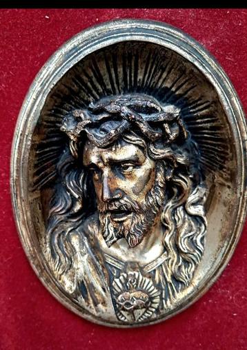 Bronzen Christushoofd op paneel, uit erfenis  beschikbaar voor biedingen