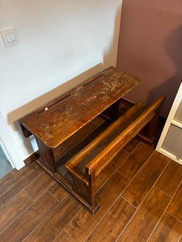 Schoolbankje beschikbaar voor biedingen