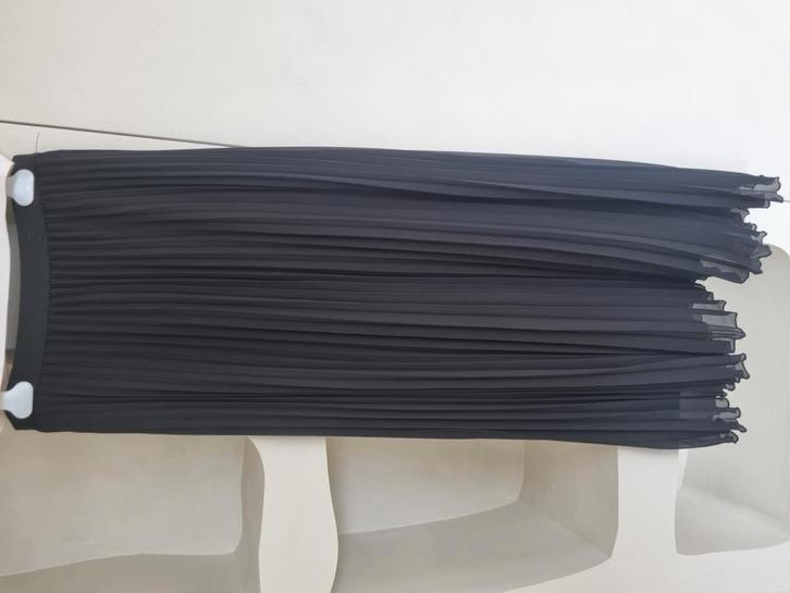 Zwarte lange rok maat large, Kleding | Dames, Rokken, Zo goed als nieuw, Maat 42/44 (L), Zwart, Onder de knie, Ophalen of Verzenden