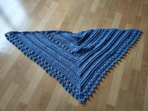 Handgemaakte sjaal omslagdoek kabel gehaakt crochet  Gemaakt, Kleding | Dames, Mutsen, Sjaals en Handschoenen, Zo goed als nieuw