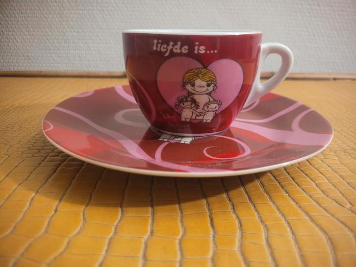 Liefde is een beker- en bordenset van Kim Casali Folare 2009, Verzamelen, Porselein, Kristal en Bestek, Zo goed als nieuw, Ophalen of Verzenden