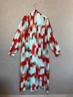 Lichtblauwe lange jurk met rood motief van CKS (S), Vêtements | Femmes, Robes, Enlèvement ou Envoi, Comme neuf, CKS, Sous le genou