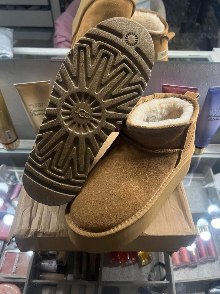 Ugg chaussure bottine botte, Kleding | Dames, Schoenen, Nieuw, Hoge laarzen, Bruin, Ophalen of Verzenden