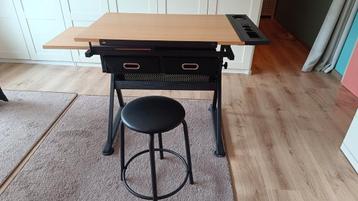 (Teken) bureau, zo goed als nieuw beschikbaar voor biedingen