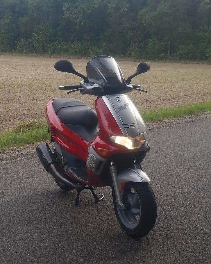 Gilera runner A1 BE kanon, Fietsen en Brommers, Scooters | Piaggio, Zo goed als nieuw, Benzine, Ophalen