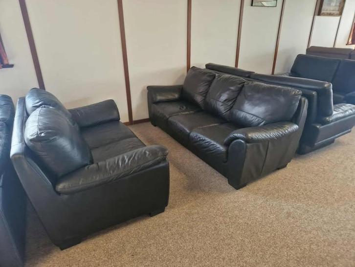 ZWARTE LEDEREN SALON 3 EN 2 ZIT, Huis en Inrichting, Stoelen, Gebruikt, Leer, Ophalen