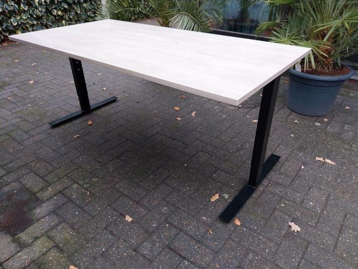 Bureaus van de gekende merken, Articles professionnels, Aménagement de Bureau & Magasin | Mobilier de bureau & Aménagement, Enlèvement