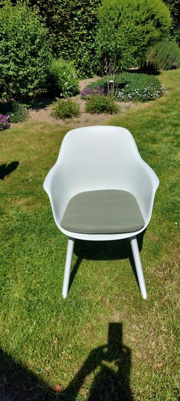 Tuinntafel met 6 bijhorende tuinstoelen beschikbaar voor biedingen