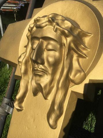 Crucifix très spécial Eyecatcher, Enlèvement