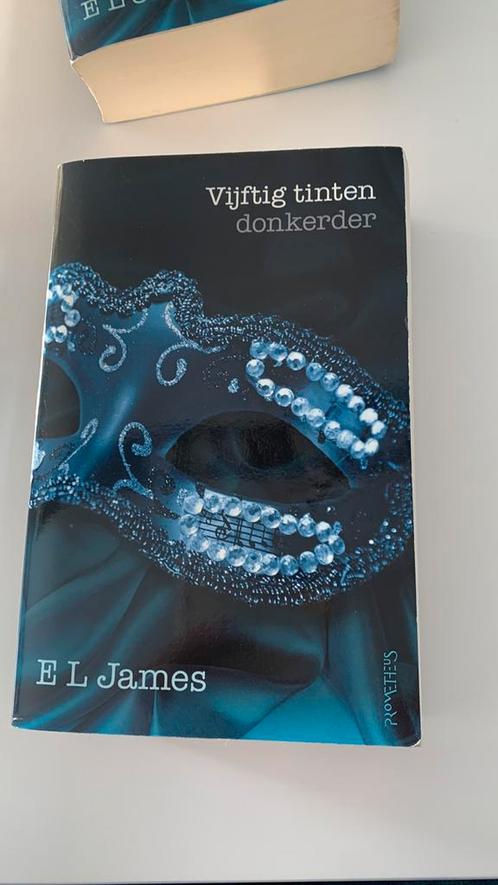 Boek Vijftig tinten donkerder - E.L.James, Livres, Science-fiction, Utilisé, Enlèvement ou Envoi