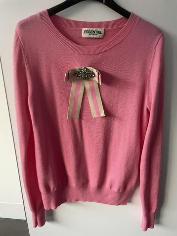 Roze truitje van Essentiel beschikbaar voor biedingen