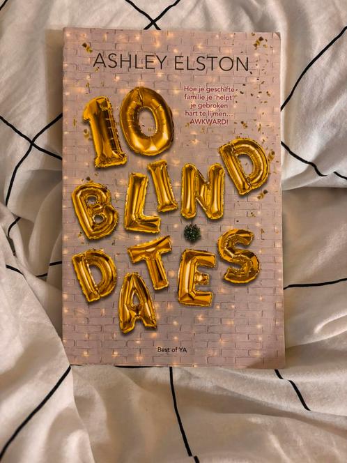 Ashley Elston - 10 blind dates, Livres, Livres pour enfants | Jeunesse | 13 ans et plus, Comme neuf, Fiction, Enlèvement ou Envoi