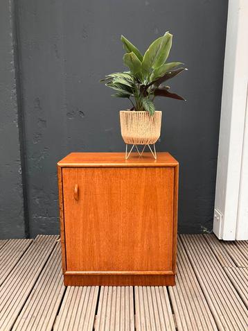 Mooi vintage Deens kastje / nachtkastje beschikbaar voor biedingen