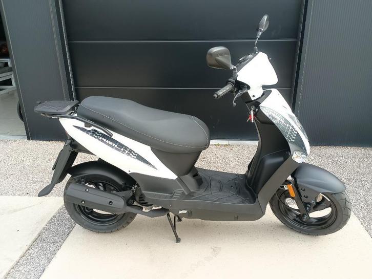 Brommer Kymco Agility, Fietsen en Brommers, Scooters | Kymco, Zo goed als nieuw, Agility, Klasse B (45 km/u), Benzine, Ophalen
