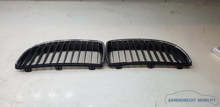 BMW E90 3 serie grille grill motorkapgrille links rechts LH, Auto-onderdelen, Carrosserie, BMW, Gebruikt