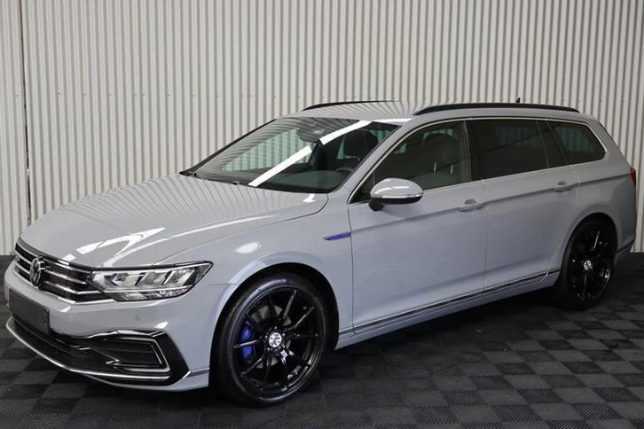 VW Passat GTE PHEV in unieke kleur en vol opties NIEUWSTAAT, Autos, Volkswagen, Particulier, Passat, ABS, Caméra de recul, Régulateur de distance
