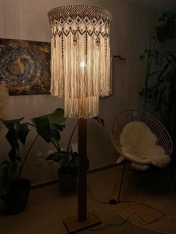 Unieke lamp in Macramé Upcycled 