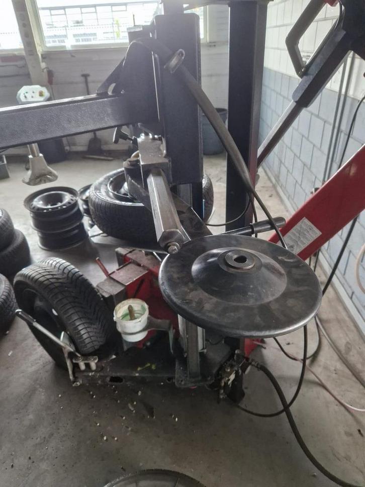 Banden apparaat / demonteer aparaat / machine Corghi 220V, Autos : Pièces & Accessoires, Autres pièces automobiles, Utilisé, Enlèvement ou Envoi