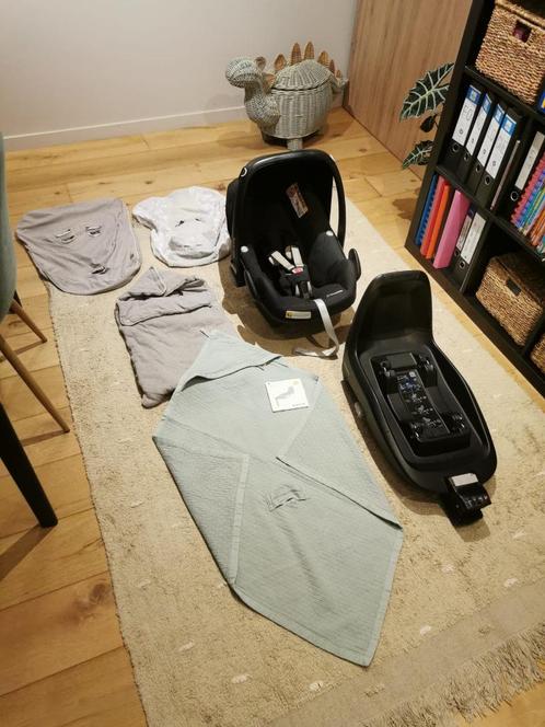 Maxi-Cosi 2wayFix + Pebble Plus + hoezen, deken, voetenzak, Kinderen en Baby's, Autostoeltjes, Gebruikt, Maxi-Cosi, 0 t/m 18 kg