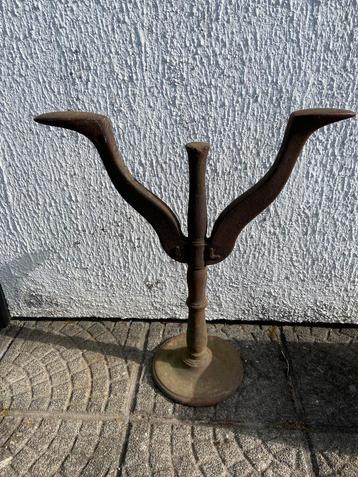 Pied de cordonnier ancien  beschikbaar voor biedingen
