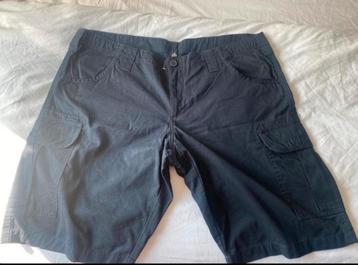 Bermudas homme disponible aux enchères