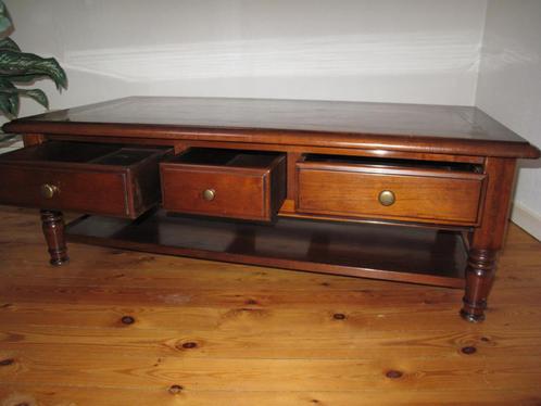 Tafel in de woonkamer, Huis en Inrichting, Tafels | Salontafels, Zo goed als nieuw, Minder dan 50 cm, 50 tot 100 cm, 100 tot 150 cm