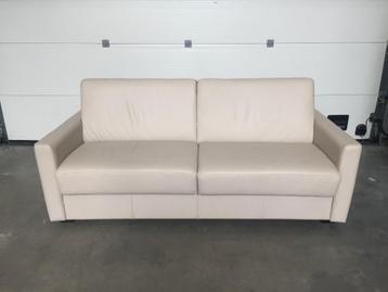 (131) Lederen zetel - zetel bed is als nieuw demonteerbaar beschikbaar voor biedingen