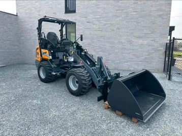 Kniklader 2,5 ton te huur beschikbaar voor biedingen