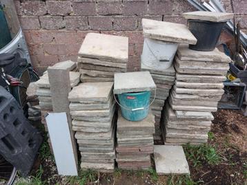 Betontegels gratis beschikbaar voor biedingen