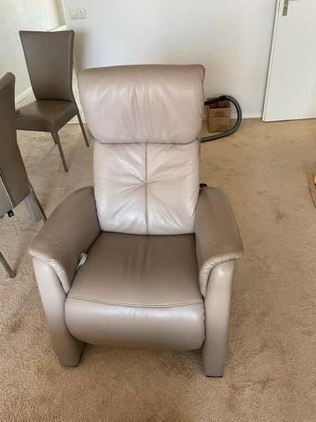 2 mooie relaxstoelen (handmatig) beschikbaar voor biedingen