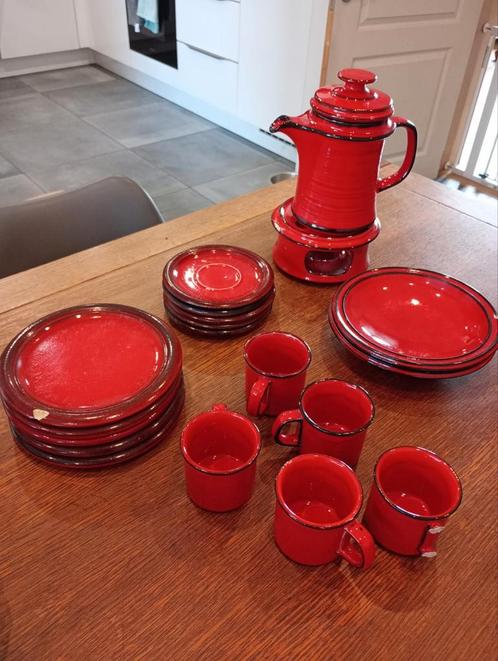 Vintage rood servies (25 stuks - incompleet), Antiek en Kunst, Antiek | Servies compleet, Ophalen