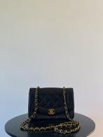 Chanel black lambskin diana flap bag, Ophalen, Gebruikt