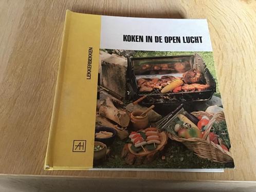 Boek ; koken in de open lucht (BBQ) LEKKERBEKKEN TOP, Boeken, Kookboeken, Zo goed als nieuw, Voorgerechten en Soepen, Hoofdgerechten