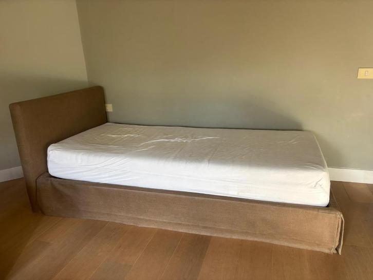 "Flamant" eenpersoonsbed, stoffen omkadering en lattenbodem, Huis en Inrichting, Slaapkamer | Bedden, Gebruikt, Eenpersoons, 100 cm