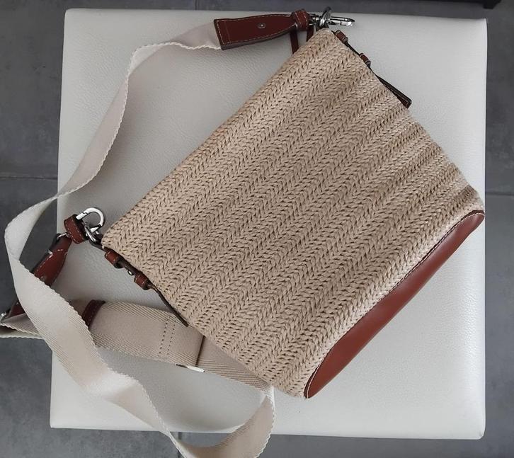 Rieten handtas met rits,afneembare schouderriem,1 binnenvak., Handtassen en Accessoires, Tassen | Damestassen, Zo goed als nieuw